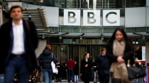 FILE PHOTO: Pedestrians walk past a BBC logo at Broadcasting House, as the corporation announced it will cut around 450 jobs from its news division, in London - Sputnik International