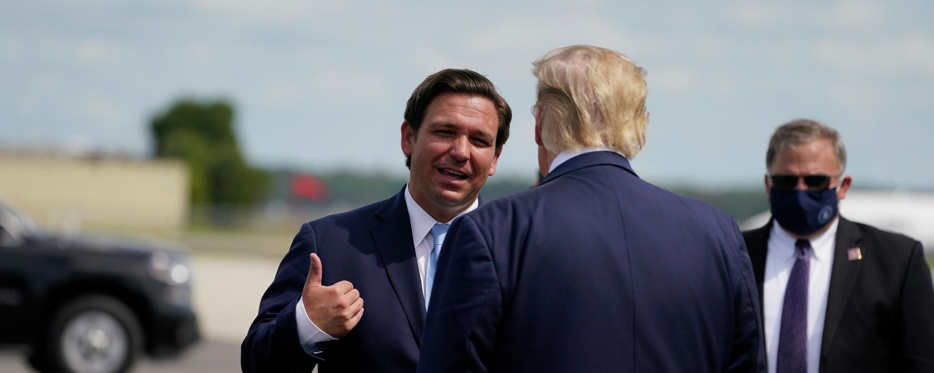 President Donald Trump speaks with Florida Gov. Ron DeSantis as he arrives at Southwest Florida International Airport, Friday, Oct. 16, 2020, in Fort Myers, Fla. President Donald Trump speaks with Florida Gov. Ron DeSantis as he arrives at Southwest Florida International Airport, Friday, Oct. 16, 2020, in Fort Myers, Fla. - Sputnik International, 1920, 27.02.2023