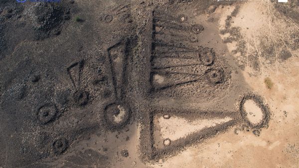 Tombs flanking a funerary avenue in the al Ha’it Oasis - Sputnik International