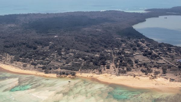 A general view from a New Zealand Defence Force P-3K2 Orion surveillance flight shows heavy ash fall over Nomuka in Tonga after the Pacific island nation was hit by a tsunami triggered by an undersea volcanic eruption January 17, 2022. Picture taken January 17, 2022. - Sputnik International