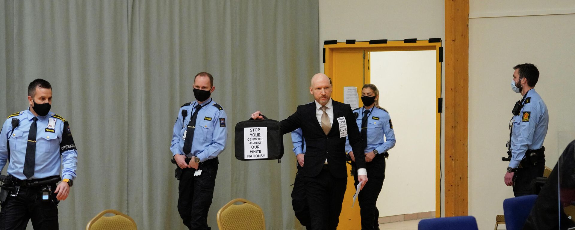 Anders Behring Breivik (C) arrives on the first day of the trial where he is requesting release on parole, on January 18, 2022 at a makeshift courtroom in Skien prison, Norway. Anders Behring Breivik (C) arrives on the first day of the trial where he is requesting release on parole, on January 18, 2022 at a makeshift courtroom in Skien prison, Norway. - Sputnik International, 1920, 18.01.2022