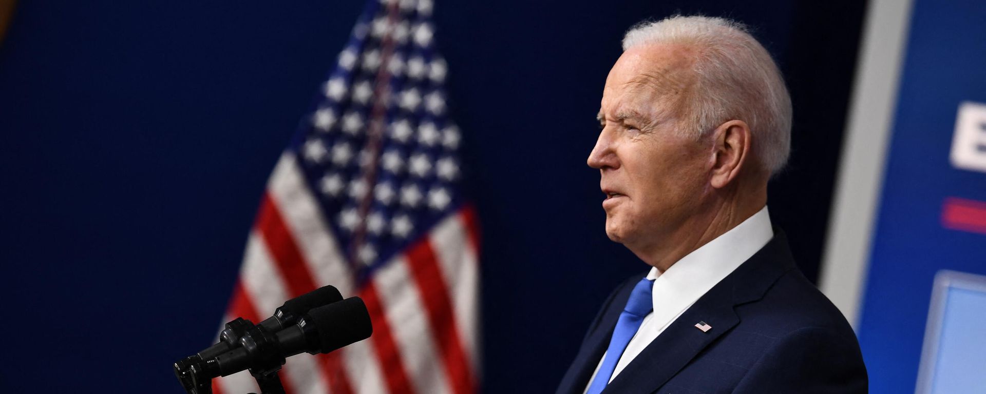 US President Joe Biden speaks about how the Bipartisan Infrastructure Law will rebuild the US and the progress made since he signed the bill into law, in the South Court Auditorium of the White House in Washington, DC, on January 14, 2022. US President Joe Biden speaks about how the Bipartisan Infrastructure Law will rebuild the US and the progress made since he signed the bill into law, in the South Court Auditorium of the White House in Washington, DC, on January 14, 2022. - Sputnik International, 1920, 25.08.2022
