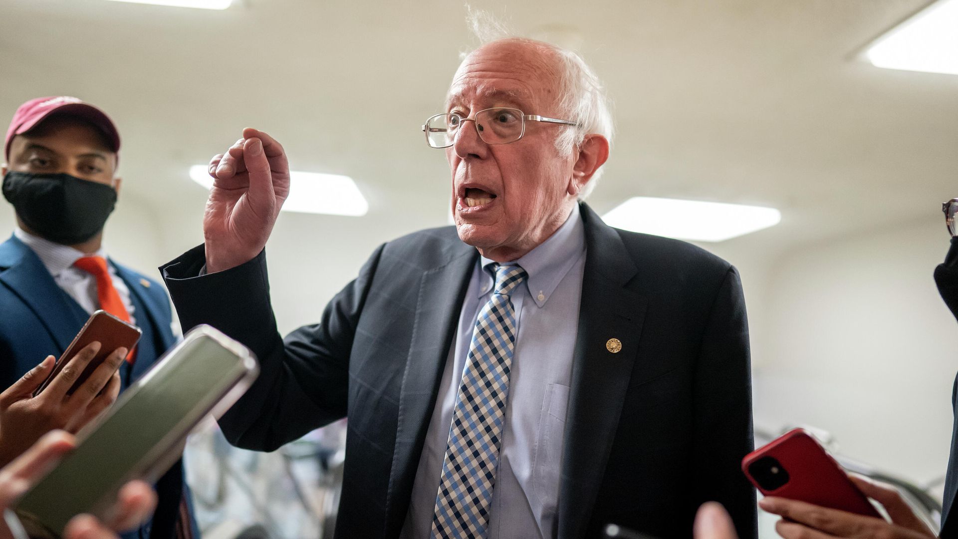Senate Budget Committee Chairman Bernie Sanders, I-Vt., stops for reporters during a vote as the Senate continues to grapple with end-of-year tasks and the future of President Joe Biden's social and environmental spending bill, at the Capitol in Washington, Wednesday, Dec. 15, 2021 Senate Budget Committee Chairman Bernie Sanders, I-Vt., stops for reporters during a vote as the Senate continues to grapple with end-of-year tasks and the future of President Joe Biden's social and environmental spending bill, at the Capitol in Washington, Wednesday, Dec. 15, 2021 - Sputnik International, 1920, 15.09.2022