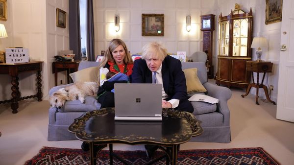 British Prime Minister Boris Johnson and his wife Carrie Johnson, with their daughter Romy, hold a video call with Doctor Laura Mount, director of Central and West Warrington, who leads a vaccination team, followed by Tom Jones, from Rickmansworth who attends RVS Rickmansworth lunch club and cares for his wife with dementia, at Chequers, the British leader's country residence near Ellesborough, Britain, December 23, 2021 British Prime Minister Boris Johnson and his wife Carrie Johnson, with their daughter Romy, hold a video call with Doctor Laura Mount, director of Central and West Warrington, who leads a vaccination team, followed by Tom Jones, from Rickmansworth who attends RVS Rickmansworth lunch club and cares for his wife with dementia, at Chequers, the British leader's country residence near Ellesborough, Britain, December 23, 2021 - Sputnik International