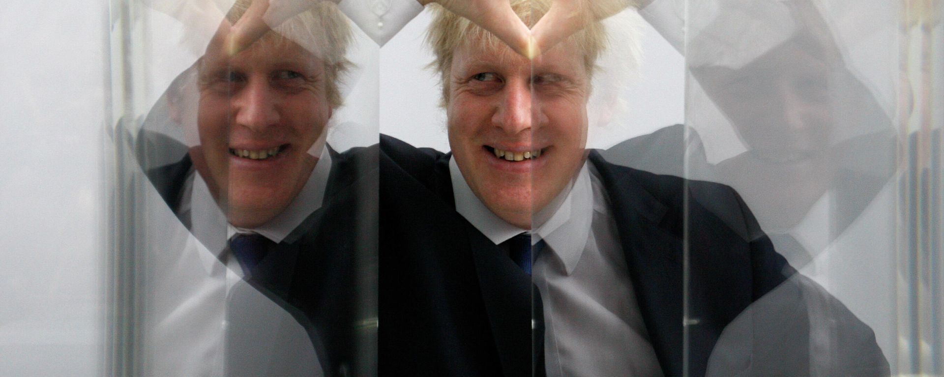 Boris Johnson, then Mayor of London in seen looking through perspex as models of the next two commissions that will appear on the fourth plinth in Trafalgar Square in London, Friday, Jan. 14, 2011. Boris Johnson, then Mayor of London in seen looking through perspex as models of the next two commissions that will appear on the fourth plinth in Trafalgar Square in London, Friday, Jan. 14, 2011. - Sputnik International, 1920, 21.01.2022