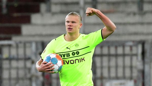 FILE PHOTO: Soccer Football - DFB Cup - Round of 16 - FC St. Pauli v Borussia Dortmund - Millerntor-Stadion, Hamburg, Germany - January 18, 2022 Borussia Dortmund's Erling Braut Haaland celebrates scoring their first goal  - Sputnik International