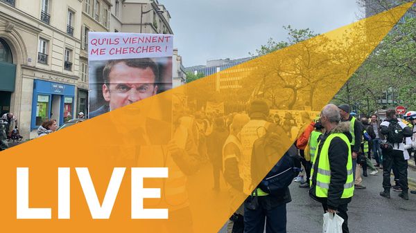 Yellow Vests Gather in Paris to Protest Against 'Vaccine Pass' and Other Pandemic Restrictions - Sputnik International