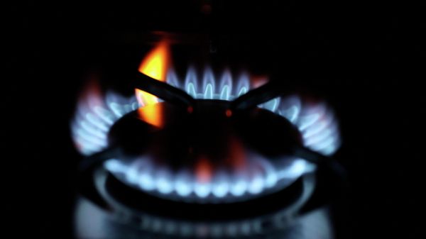 FILE PHOTO: Flames come out of a domestic gas ring of an oven in Durham, Britain, September 23, 2021. - Sputnik International