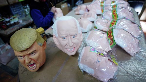 Near the finish products of rubber masks depicting President-elect Joe Biden and President Donald Trump, an employee adds details to the rubber masks at the Ogawa Studios in Saitama, north of Tokyo, Wednesday, Nov. 11, 2020 Near the finish products of rubber masks depicting President-elect Joe Biden and President Donald Trump, an employee adds details to the rubber masks at the Ogawa Studios in Saitama, north of Tokyo, Wednesday, Nov. 11, 2020 - Sputnik International