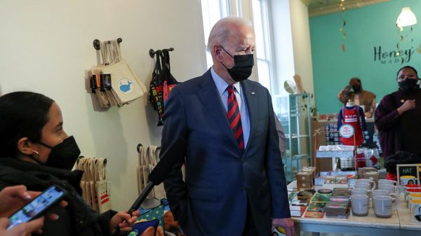 U.S. President Joe Biden listens to a question from a reporter about Russia and the Ukraine crisis as he pays a visit to a small clothing and gifts store on Capitol Hill in Washington, U.S., January 25, 2022. - Sputnik International