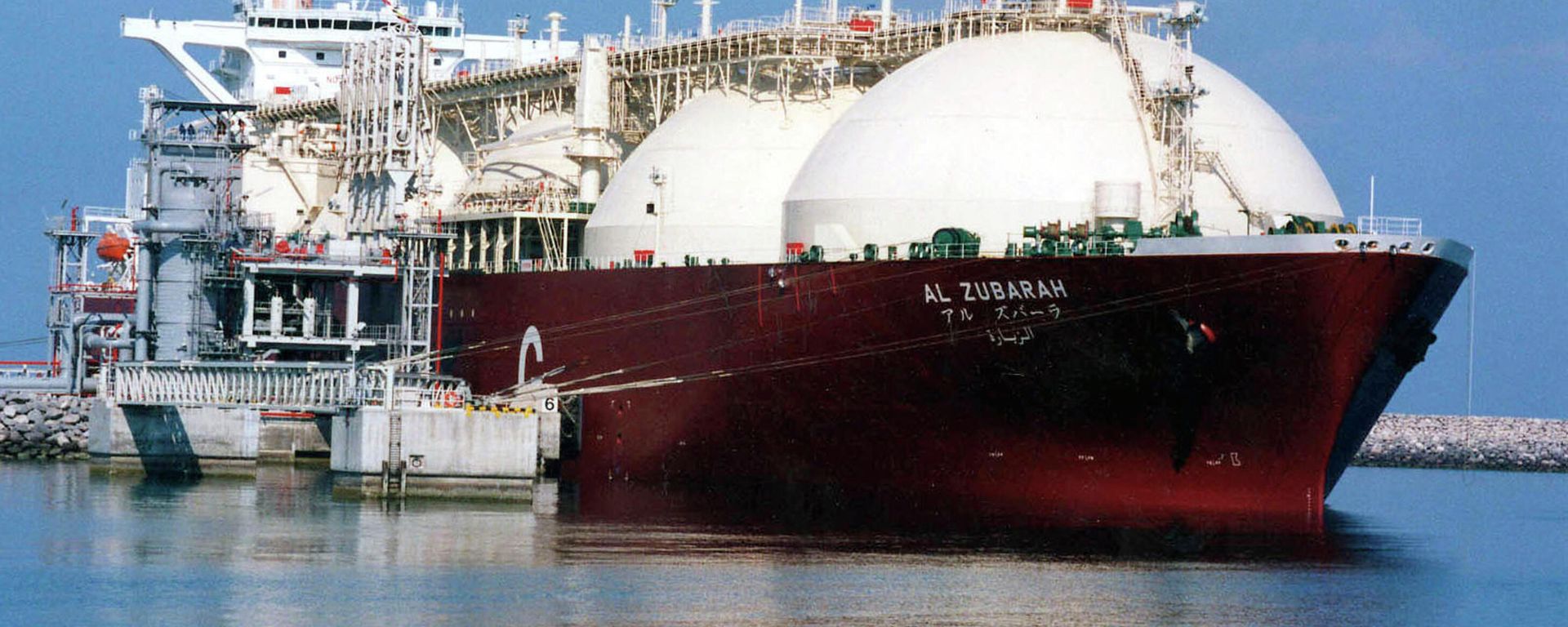  Qatari liquid natural gas (LNG) tanker ship being loaded up with LNG at Raslaffans Sea Port, northern Qatar - Sputnik International, 1920, 09.03.2026