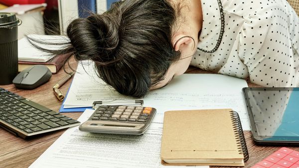 Disappointed and tired woman laid her head down on the table - Sputnik International