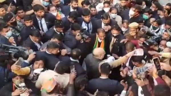Here’s the Home Minister of India spitting at @ECISVEEP
. - Sputnik International
