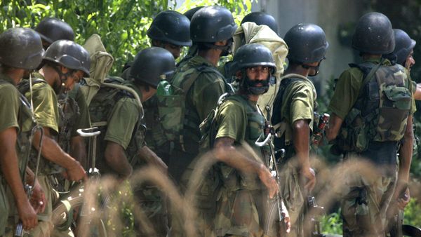 Pakistani troops are deployed towards the Lal Masjid, or Red Mosque, in Islamabad, Pakistan on Tuesday, July 10, 2007 - Sputnik International