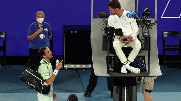 Russia's Daniil Medvedev remonstrates with the umpire during his semi final match against Greece's Stefanos Tsitsipas  - Sputnik International