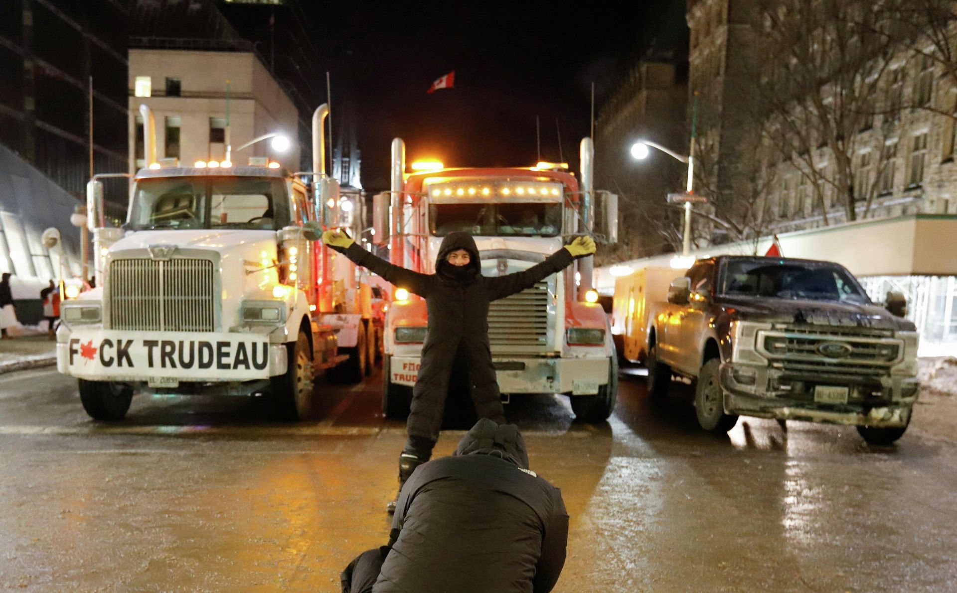 A woman poses for a photo in front of trucks that are part of a trucker convoy to protest coronavirus disease (COVID-19) vaccine mandates for cross-border truck drivers on Parliament Hill in Ottawa, Ontario, Canada, January 28, 2022 A woman poses for a photo in front of trucks that are part of a trucker convoy to protest coronavirus disease (COVID-19) vaccine mandates for cross-border truck drivers on Parliament Hill in Ottawa, Ontario, Canada, January 28, 2022 - Sputnik International, 1920, 14.02.2022