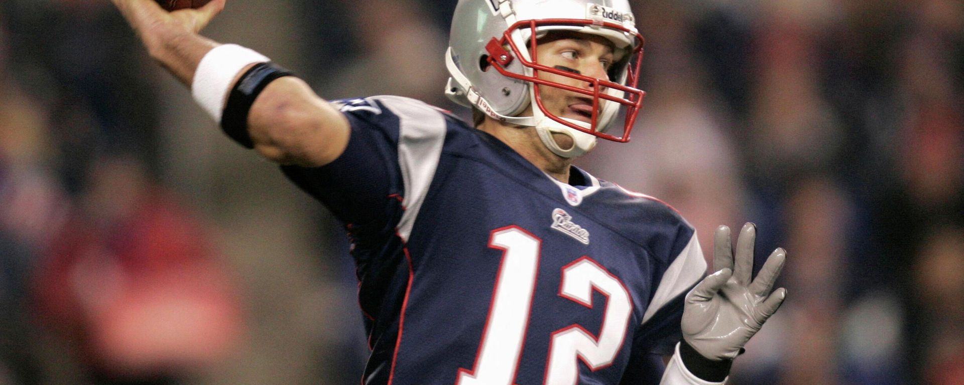 FILE PHOTO: New England Patriots quarterback Tom Brady throws a pass in the first quarter during their NFL football game against the Indianapolis Colts in Foxboro, Massachusetts, November 5, 2006 FILE PHOTO: New England Patriots quarterback Tom Brady throws a pass in the first quarter during their NFL football game against the Indianapolis Colts in Foxboro, Massachusetts, November 5, 2006 - Sputnik International, 1920, 30.01.2022