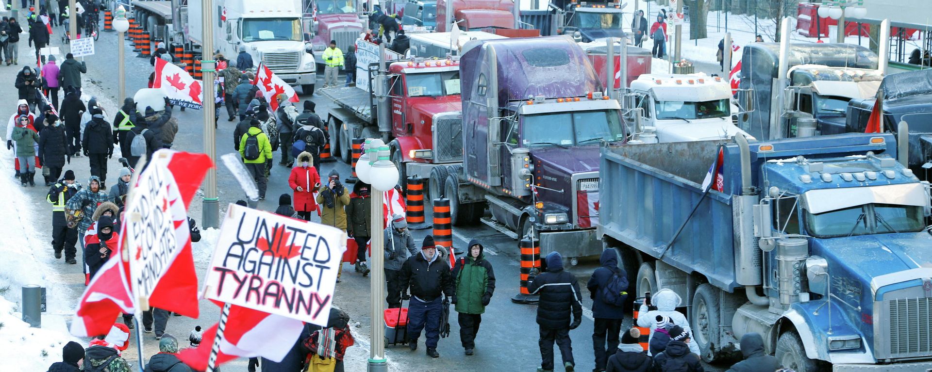 FILE PHOTO: Trucks sit parked on Wellington Street near the Parliament Buildings as truckers and their supporters take part in a convoy to protest coronavirus disease (COVID-19) vaccine mandates for cross-border truck drivers in Ottawa, Ontario, Canada, January 29, 2022. FILE PHOTO: Trucks sit parked on Wellington Street near the Parliament Buildings as truckers and their supporters take part in a convoy to protest coronavirus disease (COVID-19) vaccine mandates for cross-border truck drivers in Ottawa, Ontario, Canada, January 29, 2022. - Sputnik International, 1920, 06.02.2022