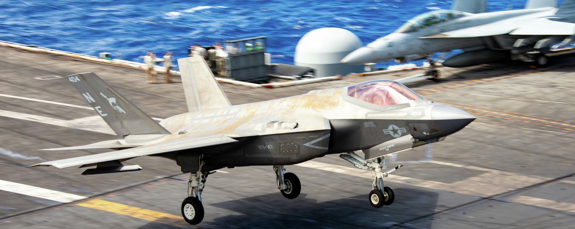 (Jan. 28, 2022) An F-35C Lightning II, assigned to the “Argonauts” of Strike Fighter Squadron (VFA) 147, recovers on the flight deck of Nimitz-class aircraft carrier USS Carl Vinson (CVN 70), Jan. 28, 2022. - Sputnik International, 1920, 29.04.2023