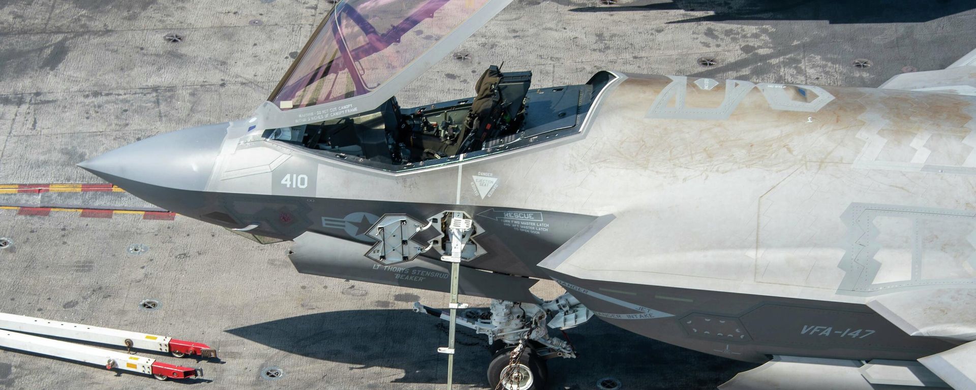 An F-35C Joint Strike Fighter on the USS Carl Vinson on January 10, 2022, showing rust-colored discoloration on its upper fuselage. An F-35C Joint Strike Fighter on the USS Carl Vinson on January 10, 2022, showing rust-colored discoloration on its upper fuselage. - Sputnik International, 1920, 01.02.2022