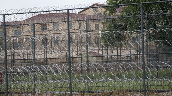 Tents are seen behind wire fences near buildings of the Federal Medical Center prison in Fort Worth, Texas, Saturday, May 16, 2020 - Sputnik International
