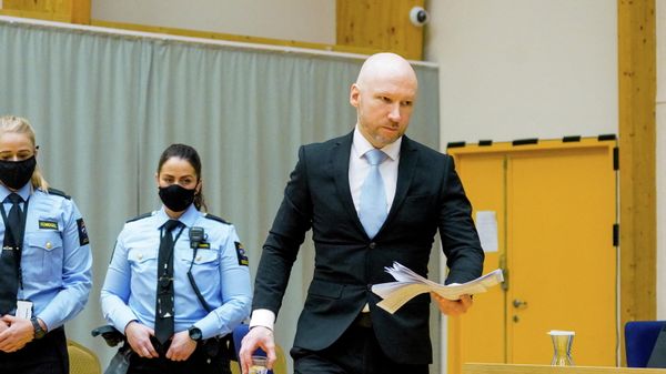 Mass killer Anders Behring Breivik, arrives at the makeshift courtroom in Skien prison on the second day of the trial, where he is requesting release on parole, in Skien, Norway January 19, 2022. Ole Berg-Rusten/NTB/via REUTERS   - Sputnik International