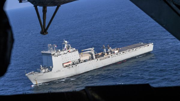 Britain's RFA Cardigan Bay landing ship sails in the Gulf waters off Bahrain during the International Maritime Exercise (IMX), on November 5, 2019. - IMX is a joint military exercise involving assets and personnel from more than 50 partner nations and seven international organisations. The US has pushed for the creation of a US-led operation dubbed the International Maritime Security Construct to safeguard trade and the flow of oil through the Strait of Hormuz. It has so far been joined by Australia, Britain and the United Arab Emirates, as well as Bahrain, the Gulf island state which is home to the US Fifth Fleet. (Photo by KARIM SAHIB / AFP) - Sputnik International