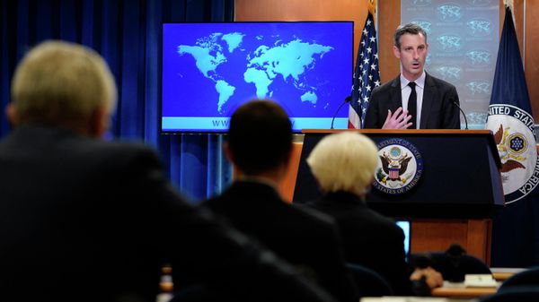 State Department spokesman Ned Price speaks during a briefing at the State Department in Washington, DC, on February 1, 2022 - Sputnik International