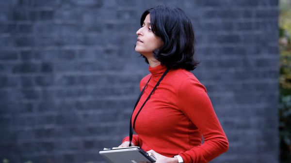Director of the Number 10 Policy Unit, Munira Mirza, enters Downing street in central London on November 13, 2020. Director of the Number 10 Policy Unit, Munira Mirza, enters Downing street in central London on November 13, 2020. - Sputnik International