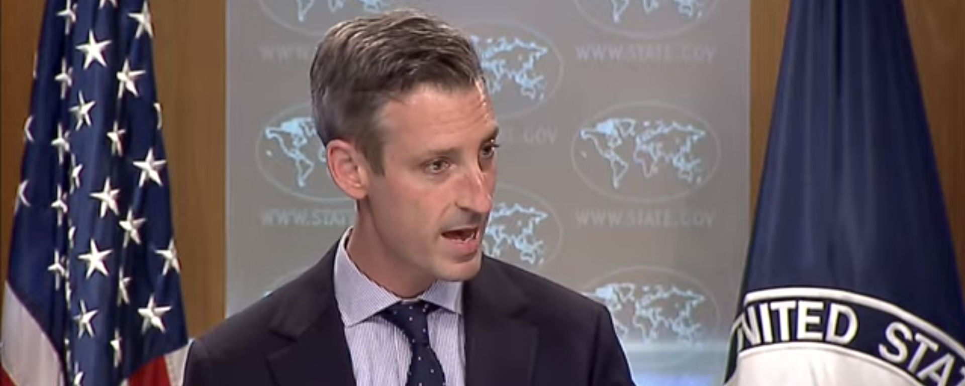 US State Department spokesperson Ned Price argues with AP reporter Matt Lee at a presser on February 3, 2022 US State Department spokesperson Ned Price argues with AP reporter Matt Lee at a presser on February 3, 2022 - Sputnik International, 1920, 03.02.2022