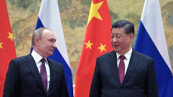 Russian President Vladimir Putin (L) and Chinese President Xi Jinping pose for a photograph during their meeting in Beijing, on February 4, 2022. Russian President Vladimir Putin (L) and Chinese President Xi Jinping pose for a photograph during their meeting in Beijing, on February 4, 2022. - Sputnik International