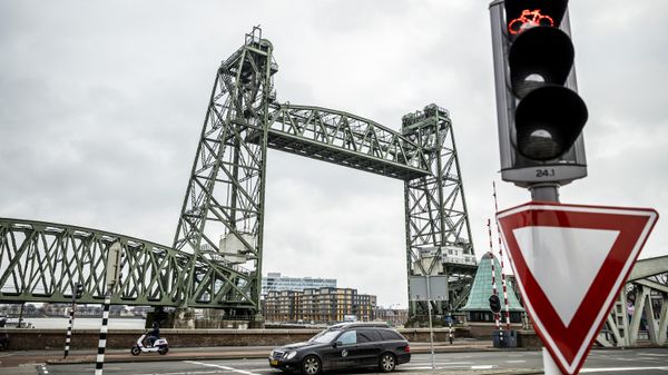 A picture taken on February 4, 2022 in Rotterdam shows the Koningshaven lift bridge, popularly called De Hef bridge.  - Sputnik International