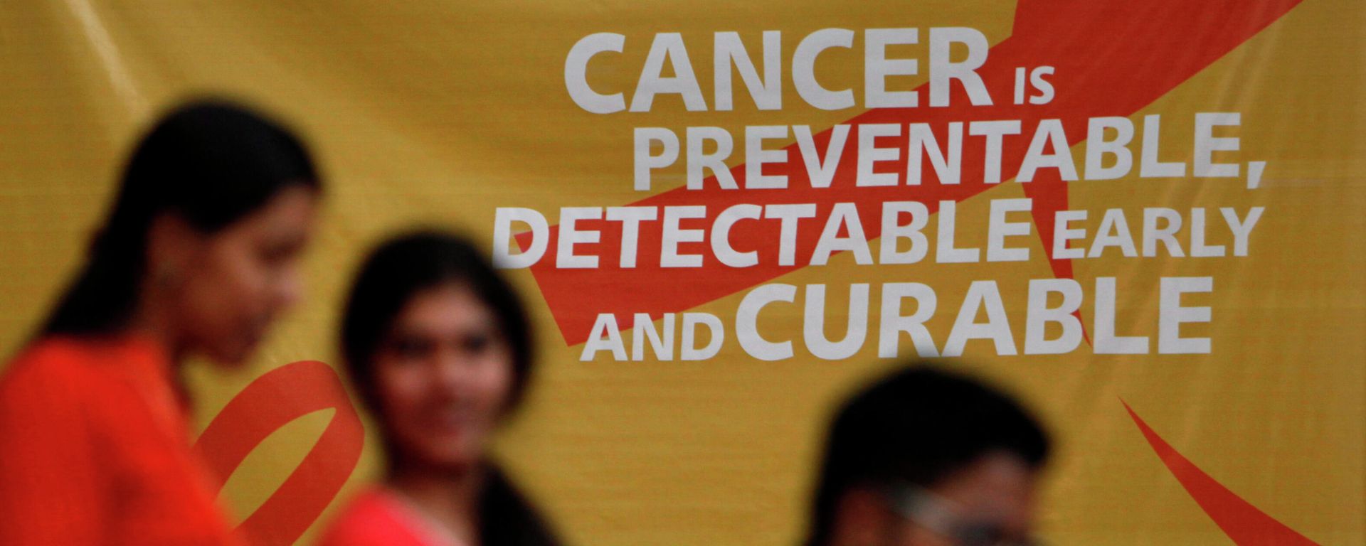 A flash mob participants walk in front of a hoarding spreading awareness on cancer in Hyderabad, India, Friday, Feb. 3, 2012. World Cancer Day will be marked on Feb. 4. A flash mob participants walk in front of a hoarding spreading awareness on cancer in Hyderabad, India, Friday, Feb. 3, 2012. World Cancer Day will be marked on Feb. 4. - Sputnik International, 1920, 04.02.2022