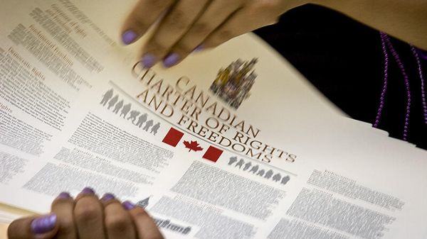 Woman distributing copies of Canada's Charter of Rights and Freedoms. File. - Sputnik International