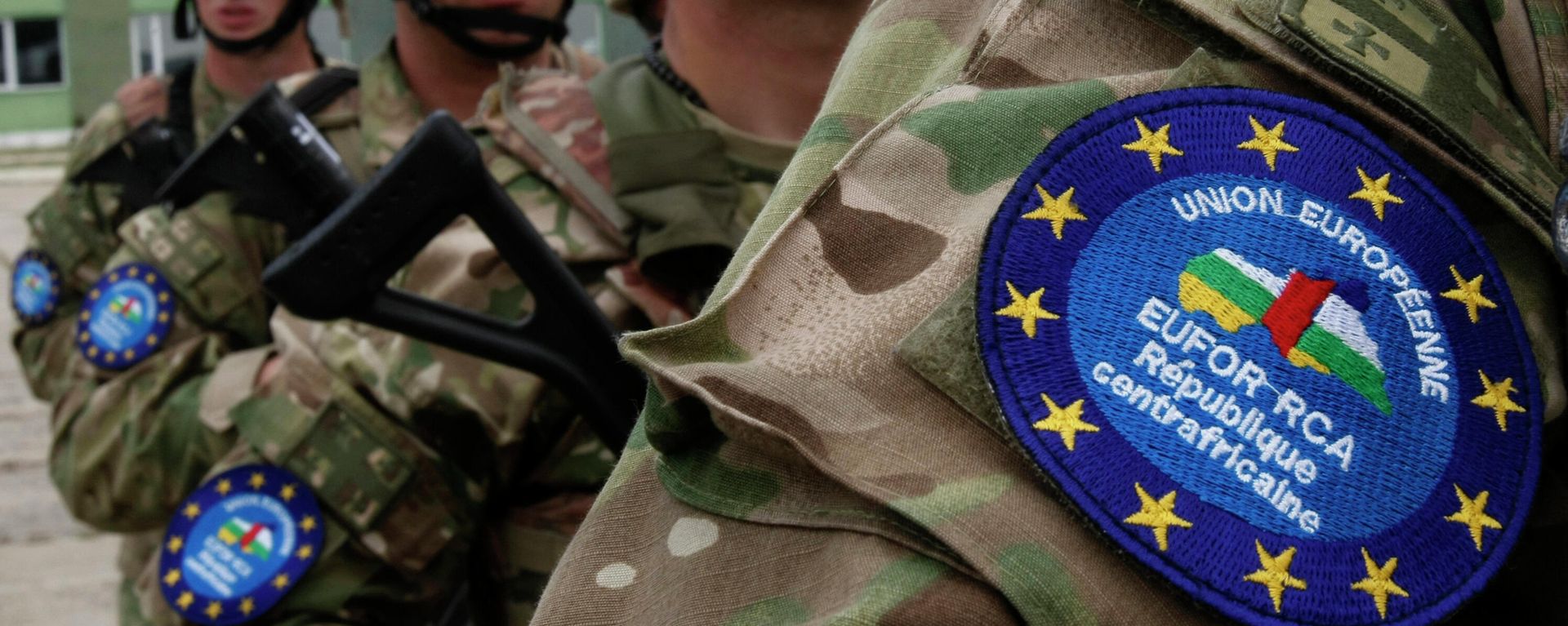 Servicemen from the Georgian Army's infantry battalion stand to attention during a farewell ceremony at Vaziani military base outside Tbilisi, Friday, June 6, 2014. According to Georgia's Defence Ministry, one company of the battalion will depart to join EUFOR-RCA European Union military peacekeeping operation in the Central African Republic. Servicemen from the Georgian Army's infantry battalion stand to attention during a farewell ceremony at Vaziani military base outside Tbilisi, Friday, June 6, 2014. According to Georgia's Defence Ministry, one company of the battalion will depart to join EUFOR-RCA European Union military peacekeeping operation in the Central African Republic. - Sputnik International, 1920, 04.02.2022