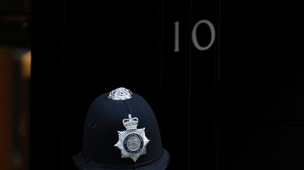 One of the police officers guarding Downing Street leaves 10 Downing Street the official home of the British Prime Minister in London, Wednesday, Feb. 2, 2022.  - Sputnik International
