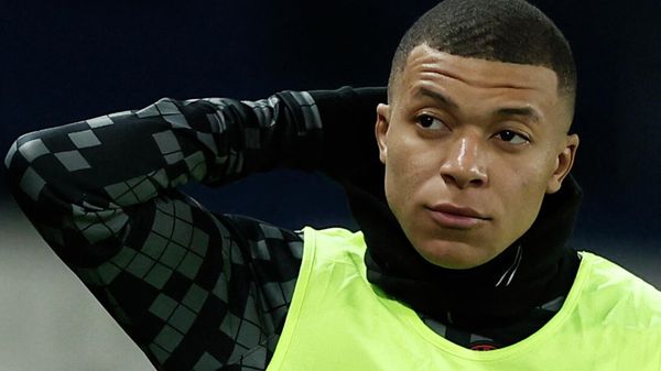 January 31, 2022 Paris St Germain substitute Kylian Mbappe warms up on the sidelines  - Sputnik International