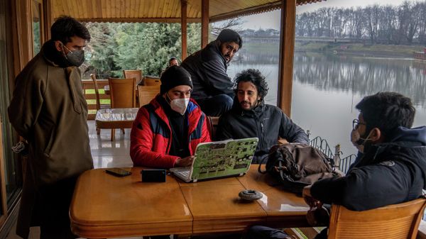 Fahad Shah, centre sitting, editor-in-chief of Kashmir Walla, and other Kashmiri Journalists prepare for a meeting to discuss the shutting of Kashmir Press Club building, the region's only independent press club, in Srinagar, Indian controlled Kashmir, Thursday, Jan. 20, 2022 Fahad Shah, centre sitting, editor-in-chief of Kashmir Walla, and other Kashmiri Journalists prepare for a meeting to discuss the shutting of Kashmir Press Club building, the region's only independent press club, in Srinagar, Indian controlled Kashmir, Thursday, Jan. 20, 2022 - Sputnik International