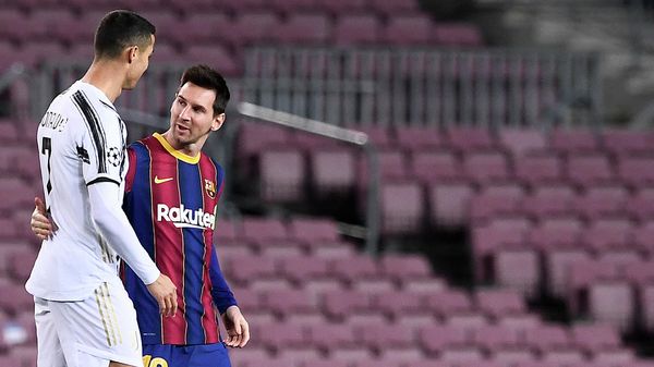 Juventus' Portuguese forward Cristiano Ronaldo greets Barcelona's Argentinian forward Lionel Messi (R) before the UEFA Champions League group G football match between Barcelona and Juventus at the Camp Nou stadium in Barcelona on December 8, 2020 - Sputnik International