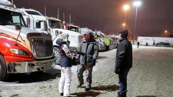 Truckers and supporters continue to protest against COVID-19 vaccine mandates in Ottawa - Sputnik International