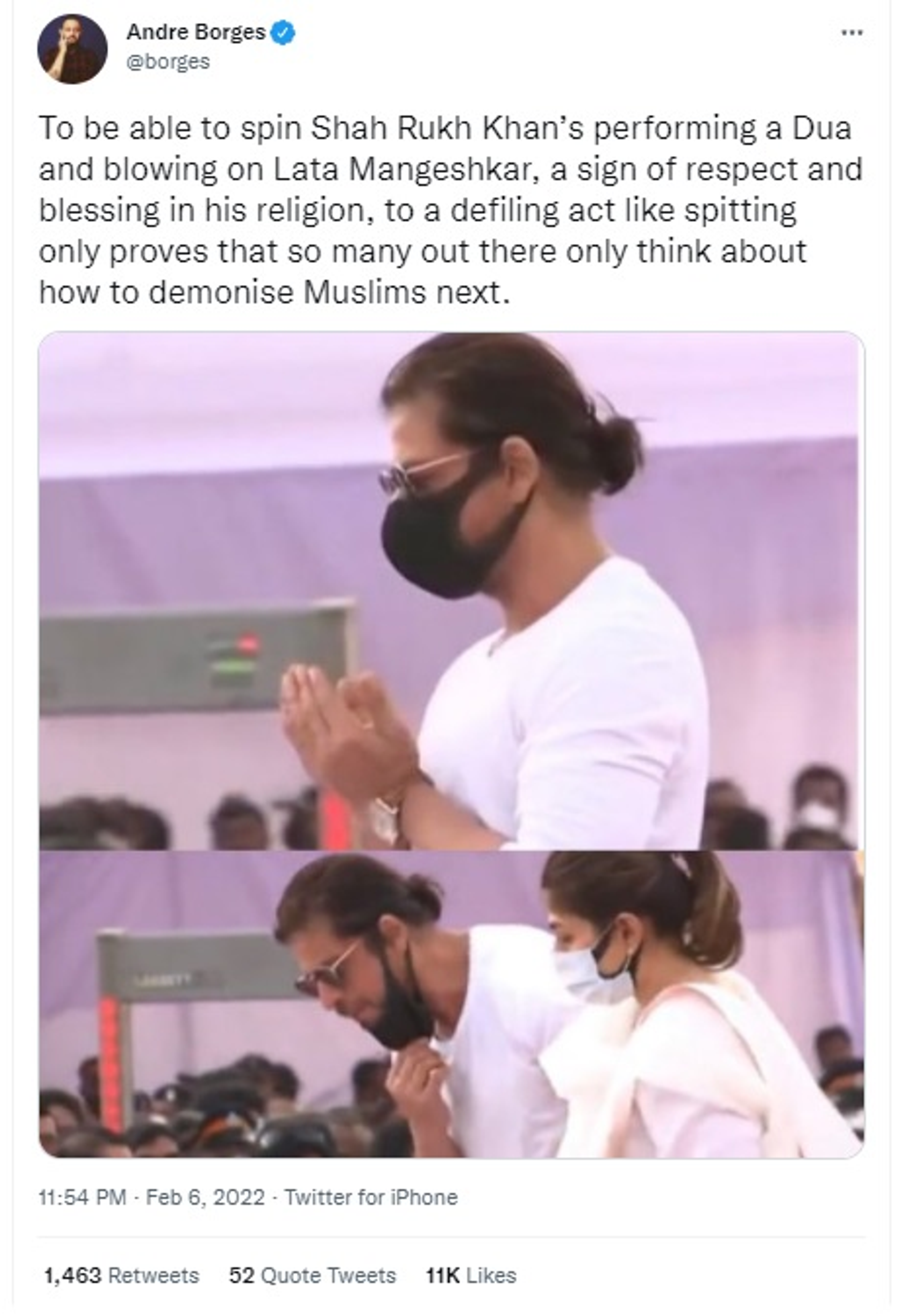 Shah Rukh Khan offering prayers to the late Lata Mangeshkar. - Sputnik International, 1920, 08.02.2022