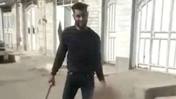  Today in Iran: This man is holding his 17-year-old wife's head after beheading her. - Sputnik International