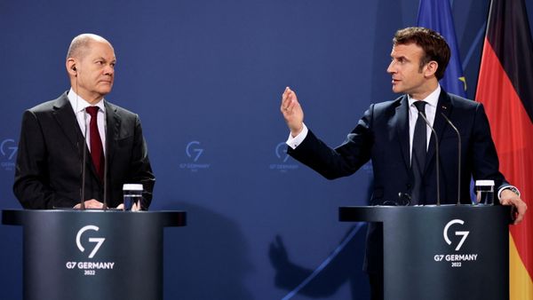 German Chancellor Olaf Scholz and French President Emmanuel Macron attend a news conference ahead of a Weimar Triangle meeting to discuss the ongoing Ukraine crisis, in Berlin, Germany, February 8, 2022. German Chancellor Olaf Scholz and French President Emmanuel Macron attend a news conference ahead of a Weimar Triangle meeting to discuss the ongoing Ukraine crisis, in Berlin, Germany, February 8, 2022. - Sputnik International