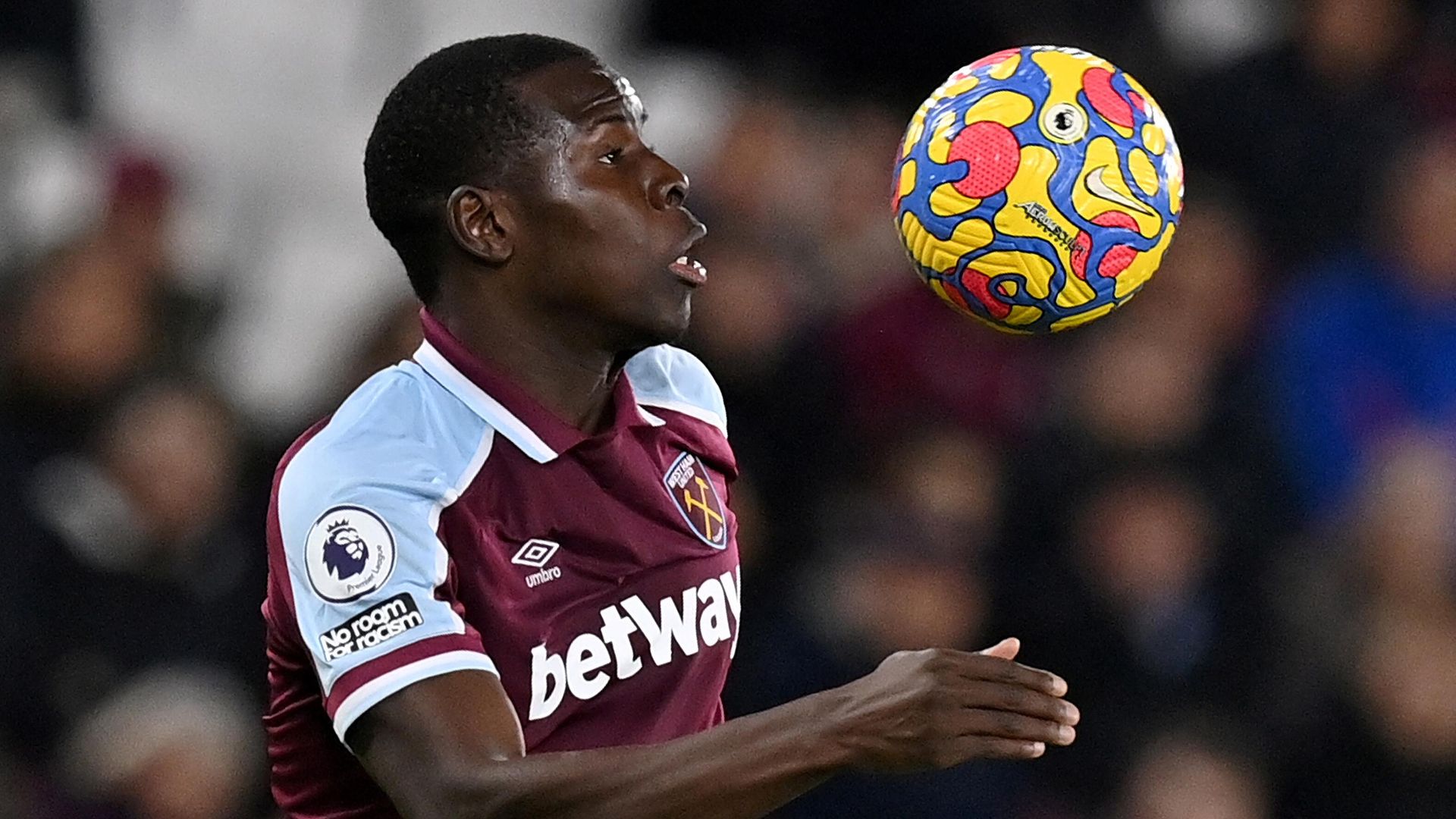West Ham United's French defender Kurt Zouma controls the ball during the English Premier League football match between West Ham and Watford at the London Stadium, in London on February 8, 2022. West Ham United's French defender Kurt Zouma controls the ball during the English Premier League football match between West Ham and Watford at the London Stadium, in London on February 8, 2022. - Sputnik International, 1920, 10.02.2022