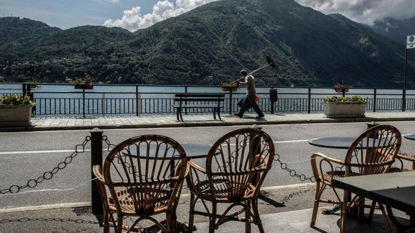 A workers walks holding a lawn mowers in Tremezzo, Lake Como, Italy, Thursday, May 14, 2020. Regional governors have been pressing the government to be permitted to present their own reopening plans, taking into account the level of infection and also the growing economic crisis. A workers walks holding a lawn mowers in Tremezzo, Lake Como, Italy, Thursday, May 14, 2020. Regional governors have been pressing the government to be permitted to present their own reopening plans, taking into account the level of infection and also the growing economic crisis. - Sputnik International