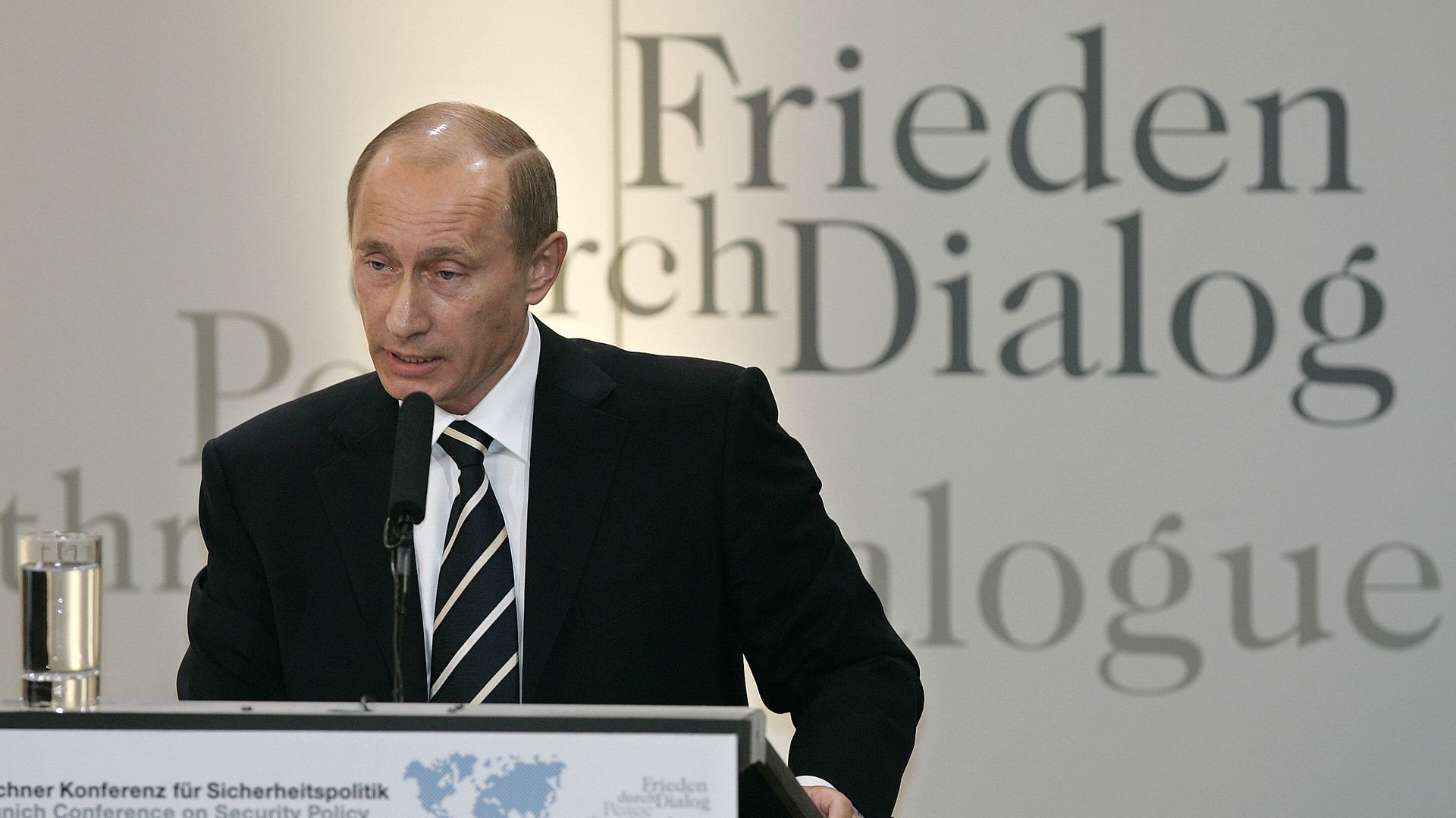 Russia's President Vladimir Putin delivers his speech at the Security Conference in Munich, southern Germany, Saturday, Feb. 10, 2007 Russia's President Vladimir Putin delivers his speech at the Security Conference in Munich, southern Germany, Saturday, Feb. 10, 2007 - Sputnik International, 1920, 10.02.2022
