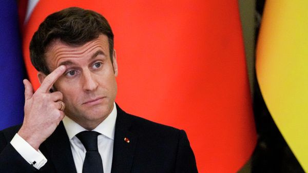 French President Emmanuel Macron gestures while speaking during a joint news conference with Ukrainian President Volodymyr Zelensky following their talks in Kiev, Ukraine, Tuesday, Feb. 8, 2022 - Sputnik International