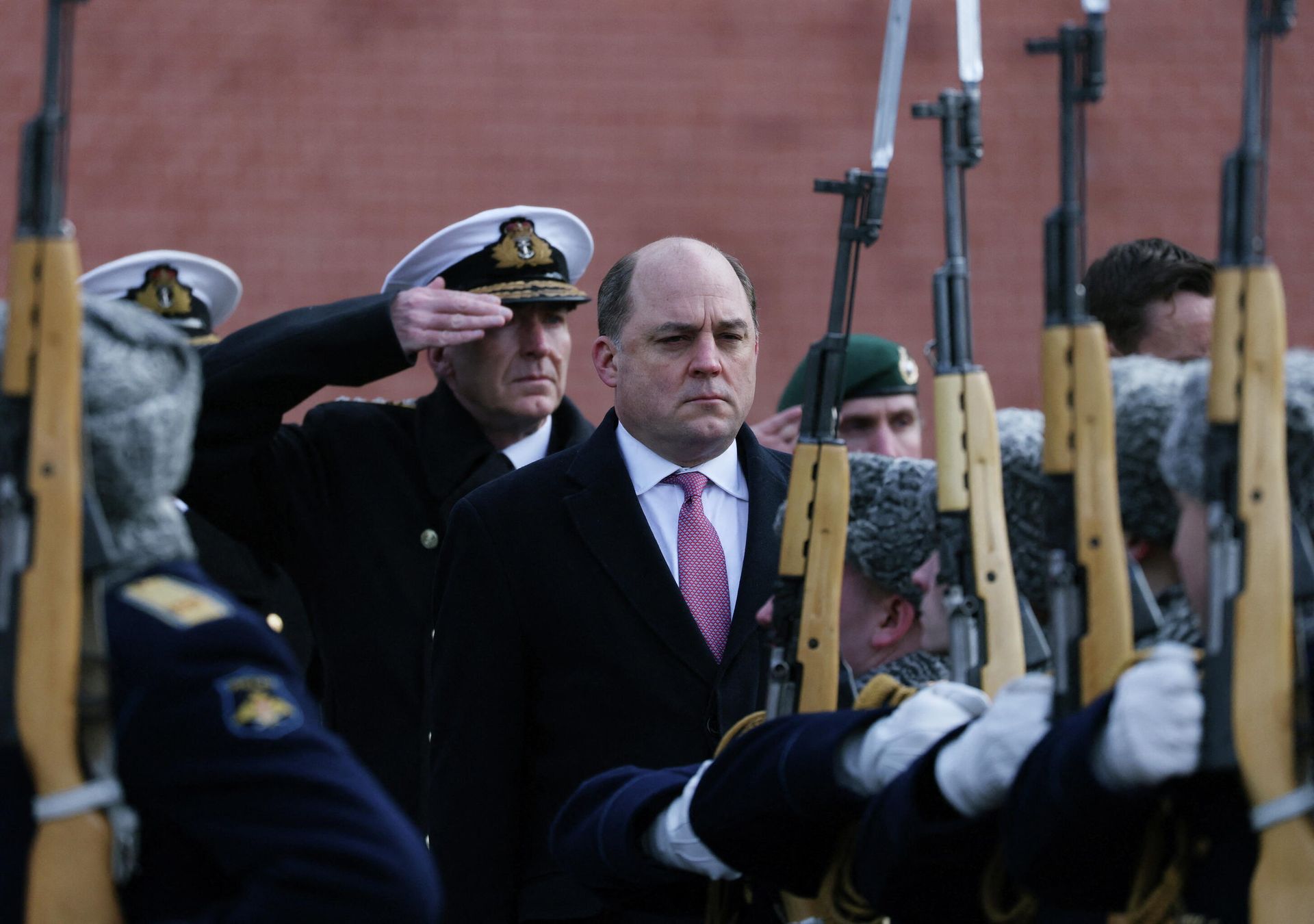 British Defence Secretary Ben Wallace takes part in a wreath-laying ceremony at the Tomb of the Unknown Soldier by the Kremlin Wall in Moscow, Russia February 11, 2022 British Defence Secretary Ben Wallace takes part in a wreath-laying ceremony at the Tomb of the Unknown Soldier by the Kremlin Wall in Moscow, Russia February 11, 2022 - Sputnik International, 1920, 11.02.2022