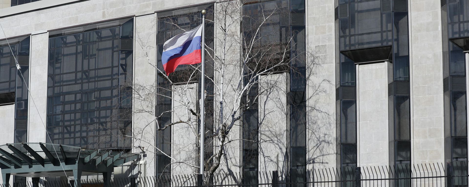 An outside view of the Russian Embassy in Ottawa, Ontario, on  March 26, 2018.  - Sputnik International, 1920, 20.09.2022