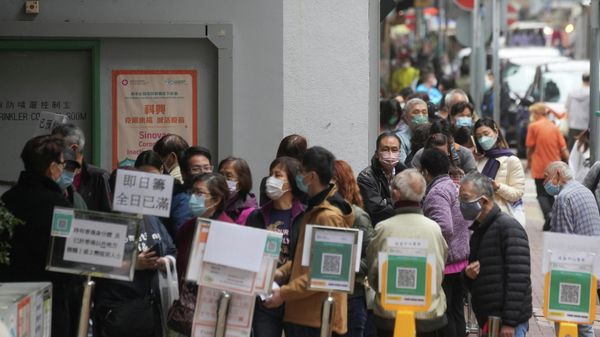 People wearing face masks queue outside a community vaccination centre to receive a dose of Sinovac Biotech's CoronaVac COVID-19 vaccine, in Hong Kong, China February 10, 2022. People wearing face masks queue outside a community vaccination centre to receive a dose of Sinovac Biotech's CoronaVac COVID-19 vaccine, in Hong Kong, China February 10, 2022. - Sputnik International